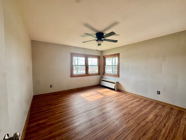 Building Photo - 6809 IL-71