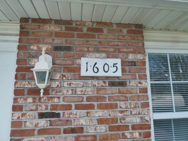 Building Photo - 1605-07 High Quest Circle