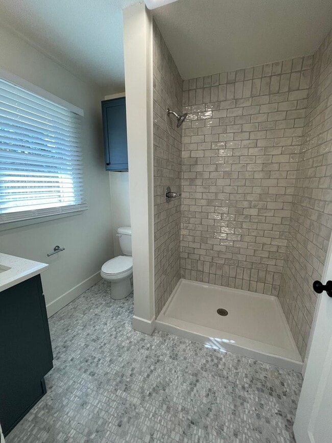 Building Photo - AMAZING SINGLE-FAMILY HOME! CLOSE TO CAMPUS AND SPORTS COMPLEX!