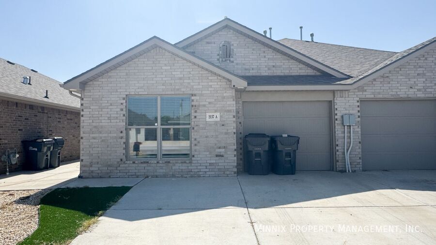 Building Photo - 2137 N Texas Ave
