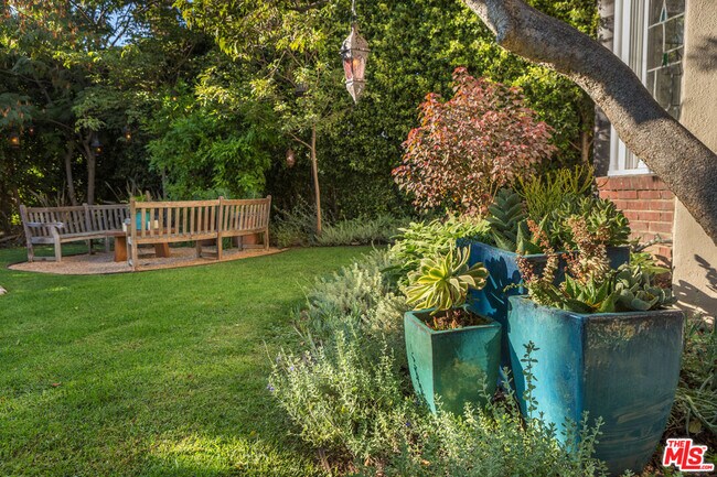 Building Photo - 1930 Rodney Dr