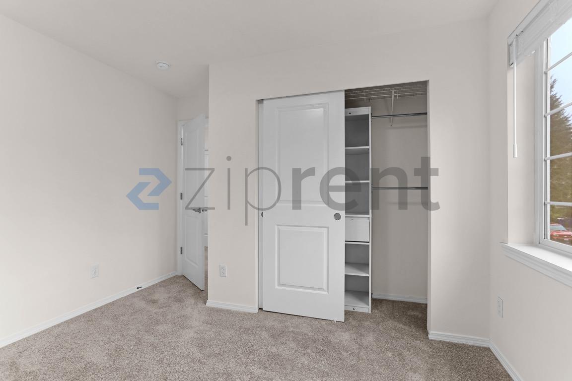 Building Photo - 18507 26th Ave SE