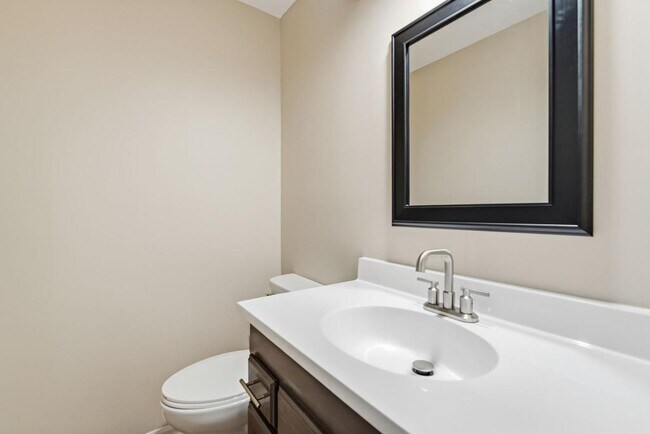 Building Photo - 11804 Oakmont St