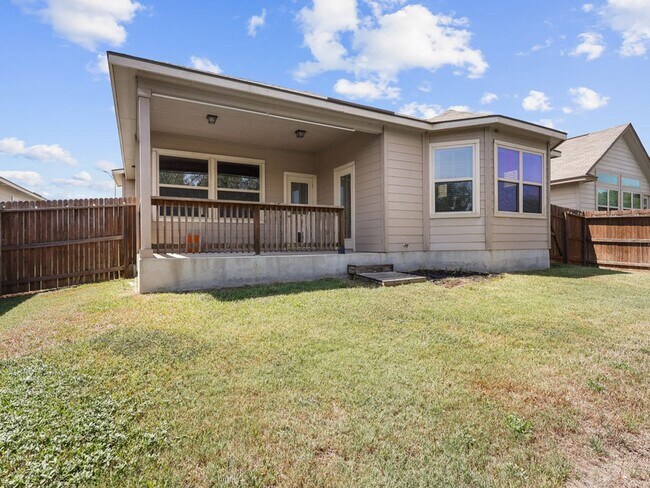 Building Photo - Charming Home Awaits: Spacious & Modern Living in a Prime Location