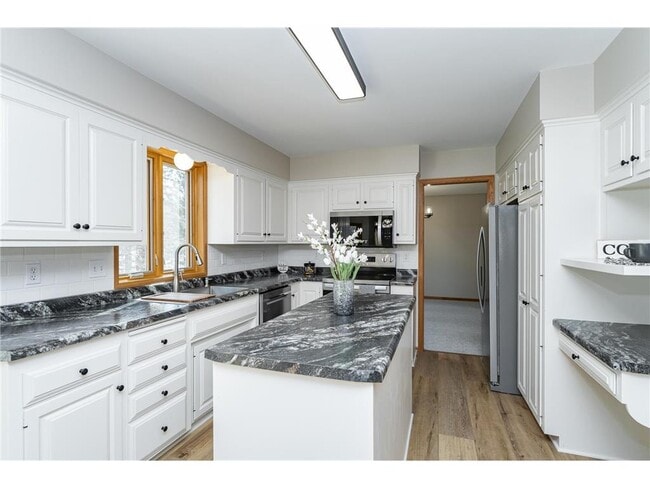 Building Photo - 2511 Mayowood Ln SW
