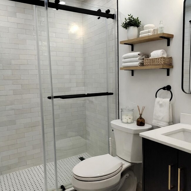 Building Photo - 617 Madison St