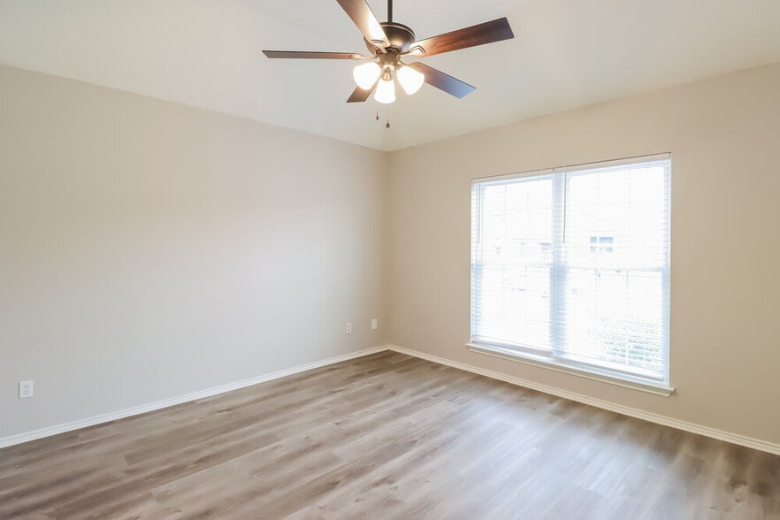 Building Photo - 427 Chancellorsville Dr