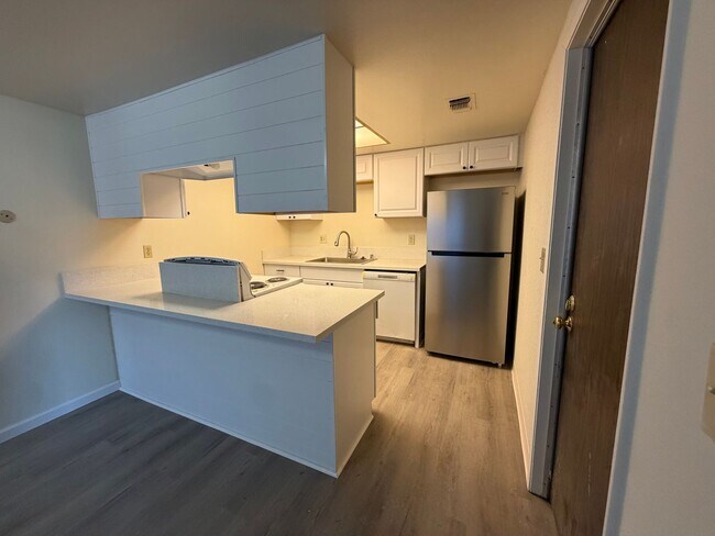 Building Photo - Fully Renovated 2-Bedroom Home with Spacious Layout in Prime Fair Oaks Location