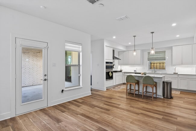 Building Photo - 3768 Wenatche Dr