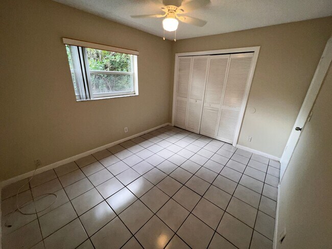 Building Photo - Excellent 4 Bedroom in Coral Springs
