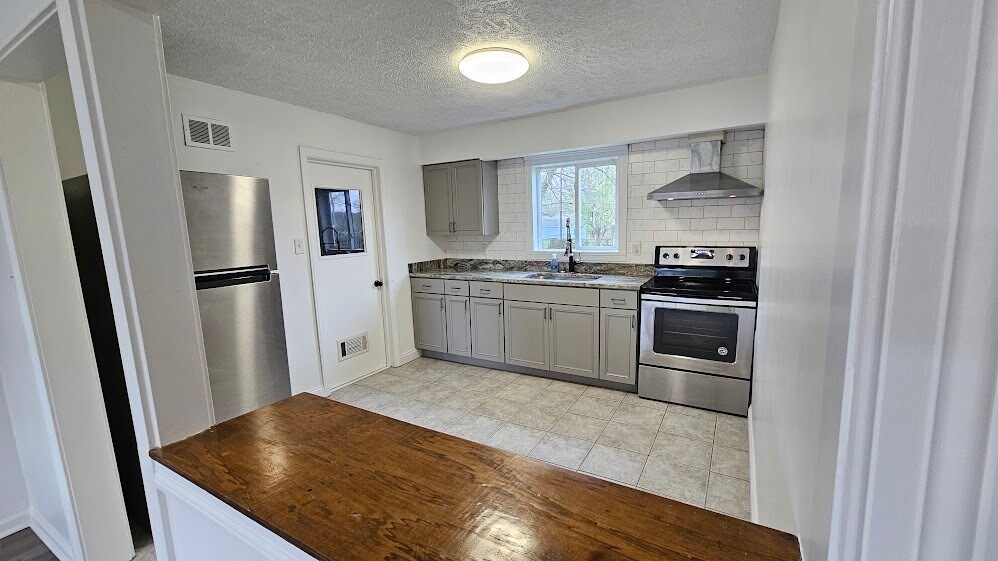 Kitchen - 5474 Terrace Ave