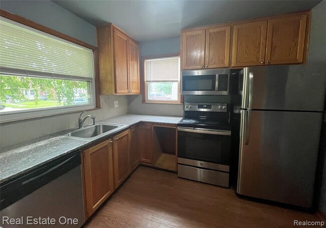 Building Photo - 10053 Royal Grand Ave