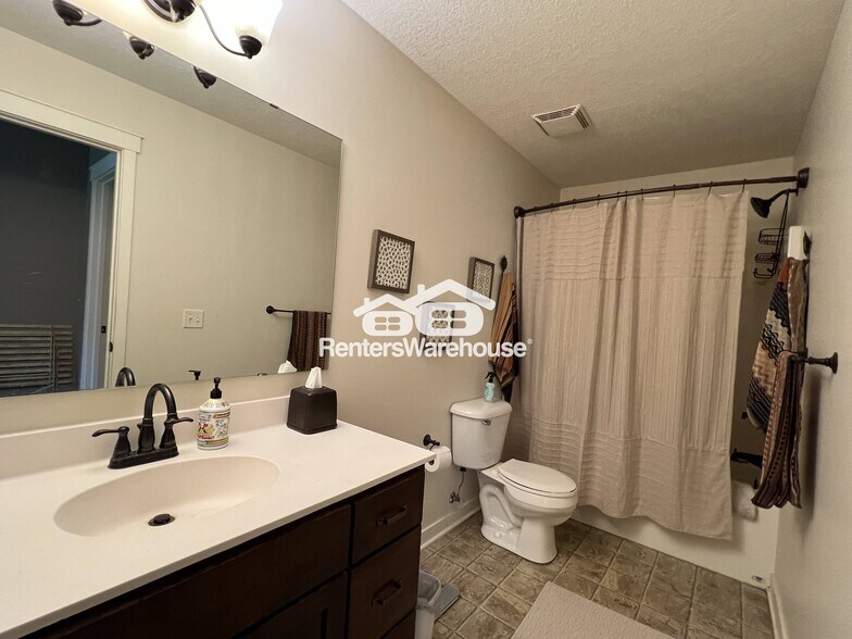 Building Photo - 1236 1st St