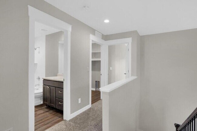 Building Photo - Spacious 3-Bedroom Home with Mountain Views and Open Layout in Central Colorado Springs