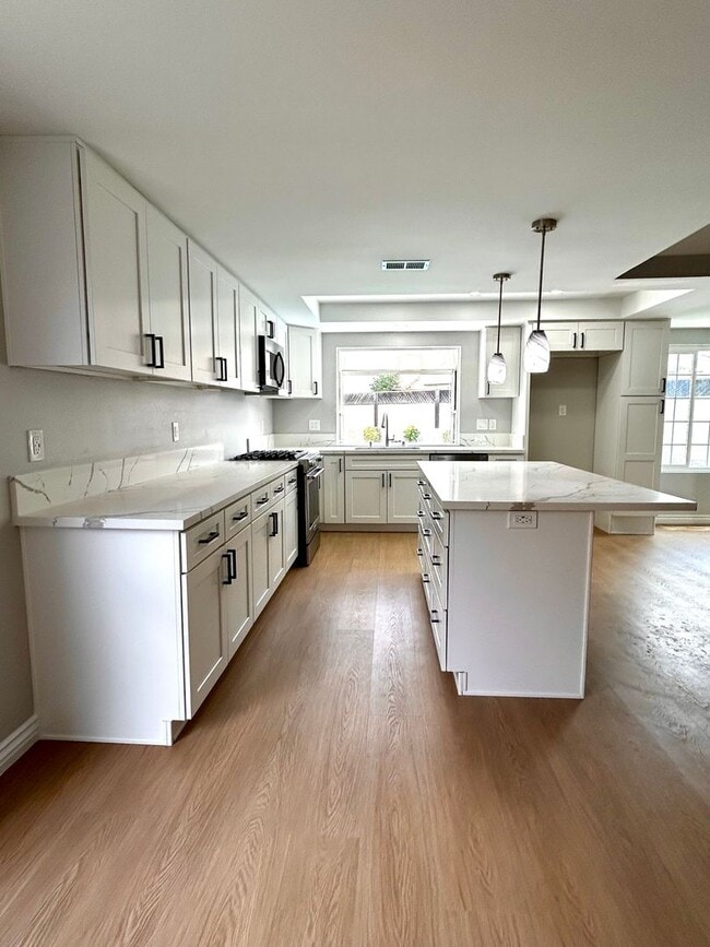 Building Photo - Welcome Home! Beautifully Renovated 3-Bedroom Pool Home in the Heart of Cypress