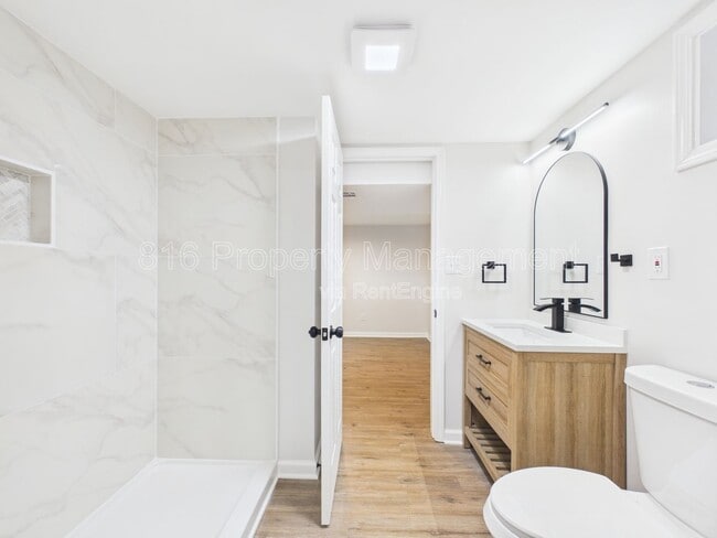 Building Photo - 100 S Oxford Ave