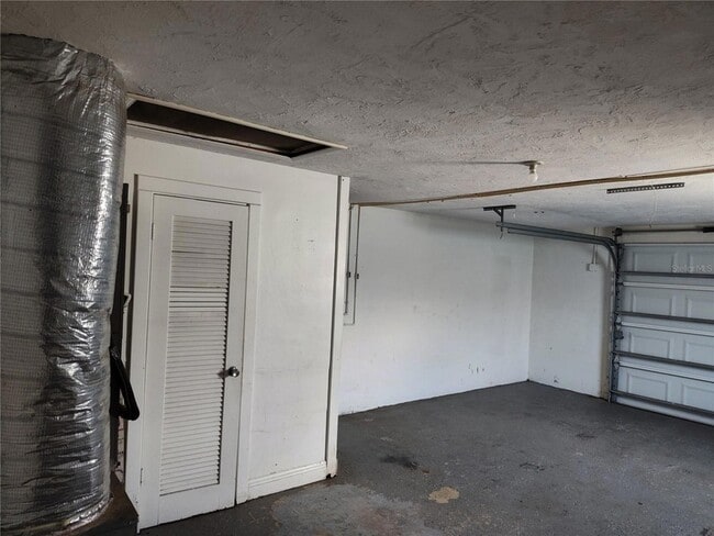 Building Photo - 2333 Roselawn Dr