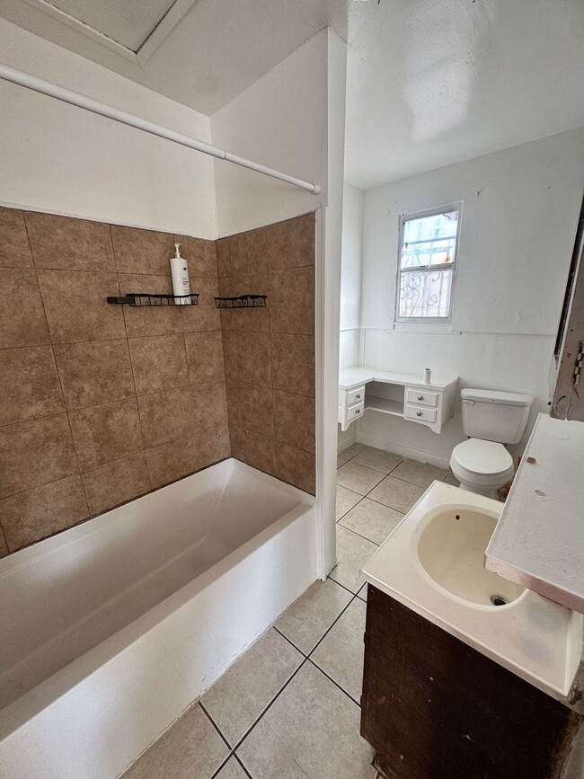 Building Photo - 3424 Winter St