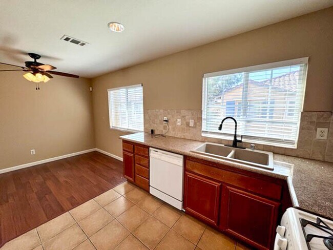 Building Photo - Move-in special! Move in by 12/25 and receive $300 off the first month’s rent! 2 bedroom Condo av...