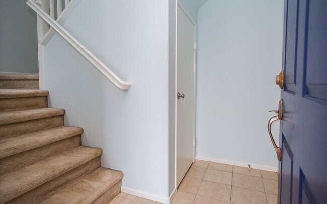 Building Photo - Condo in San Elijo!