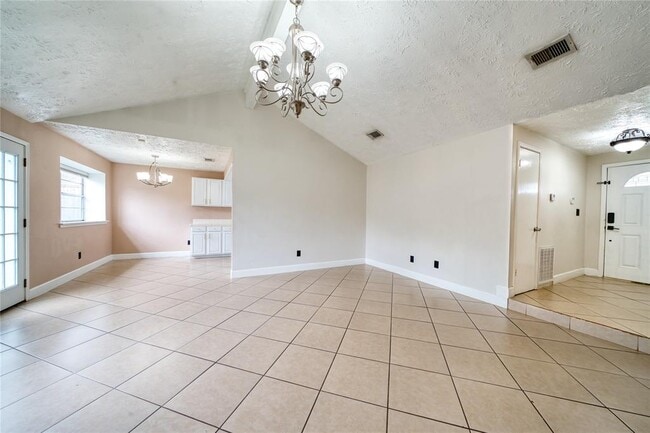 Building Photo - 1323 Oakengates Dr