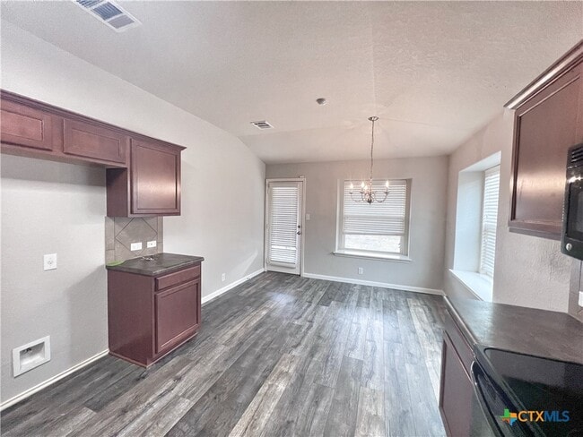 Building Photo - 2141 Sinclair Dr