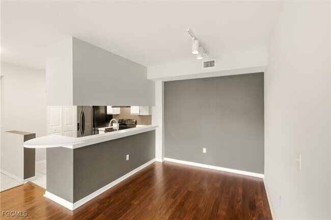 Building Photo - 6490 Aragon Way