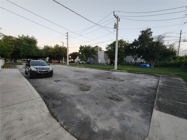 Building Photo - 405 NW 64th St