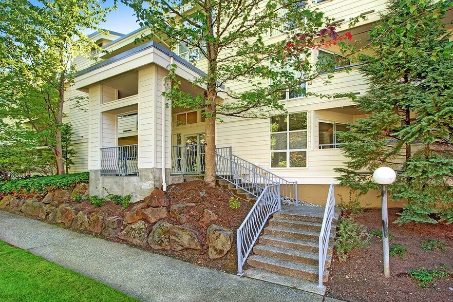 Building Photo - 424 102nd Ave SE