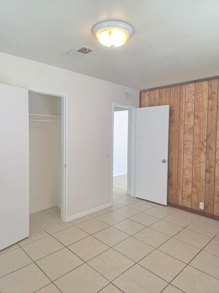 Building Photo - 41128 13th St W