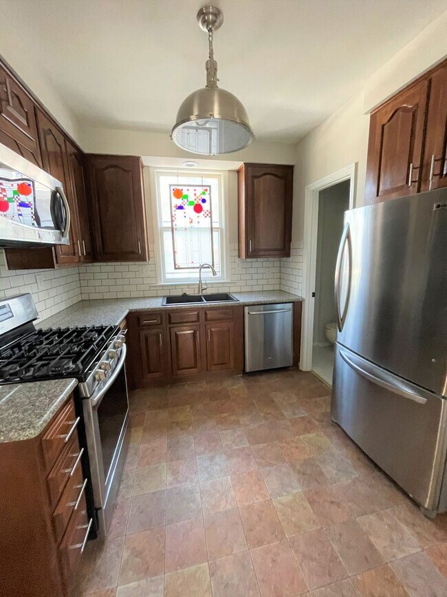 Building Photo - FOR RENT $2895 - Beautiful corner house ac...