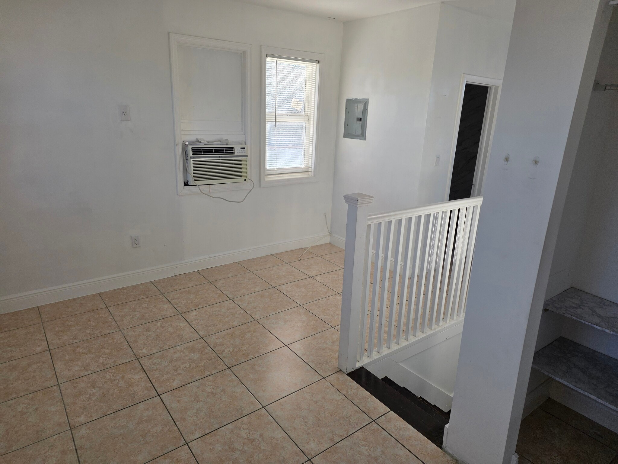 Building Photo - 1122 SW 17th Ave