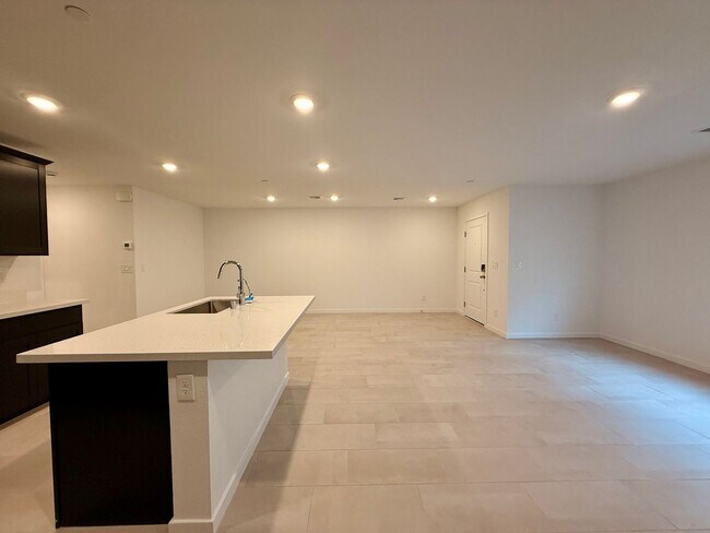 Building Photo - BRAND NEW 3 BED 2.5 BATH 2 BALCONY 2 CAR GARAGE TOWNHOUSE IN HENDERSON FOR RENT!!