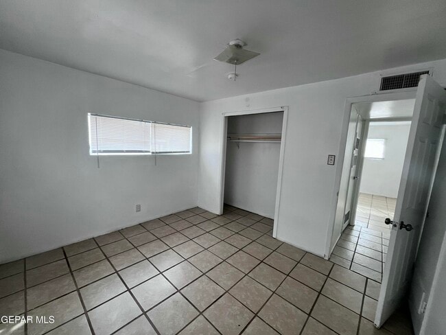 Building Photo - 813 Elmwood Ct