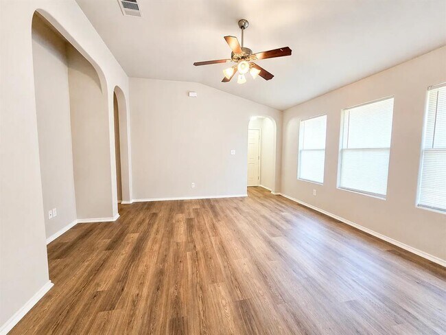 Building Photo - 3101 Barksdale Dr