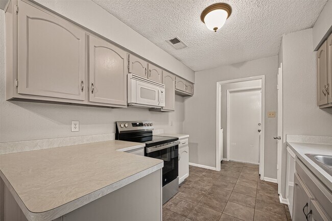 Building Photo - 16451 Cavendish Dr