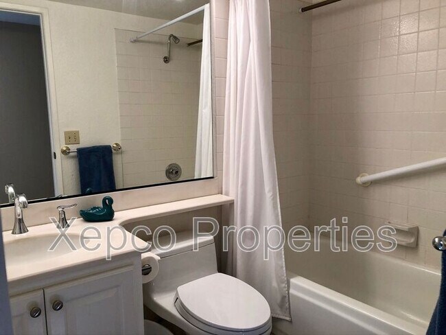 Building Photo - 77642 Woodhaven Dr S