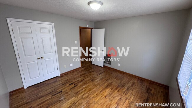 Building Photo - 92-E Navy Dr