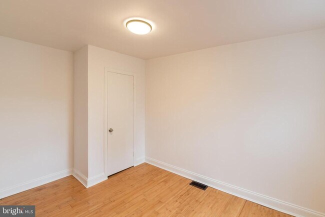 Building Photo - 1406 S Bouvier St