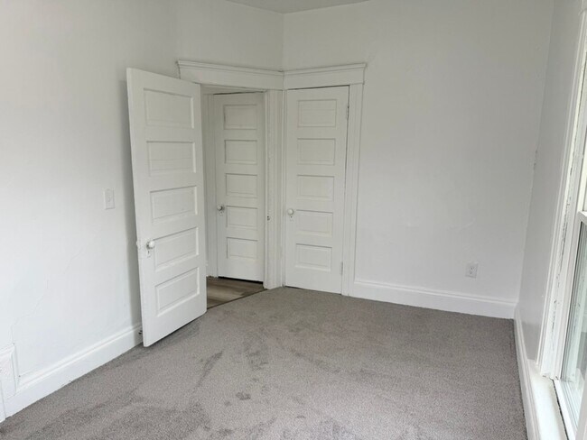 Building Photo - 1701 E Ganson St