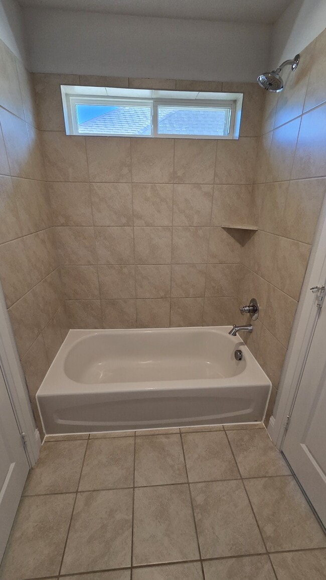 Building Photo - 1112 Maverick Dr