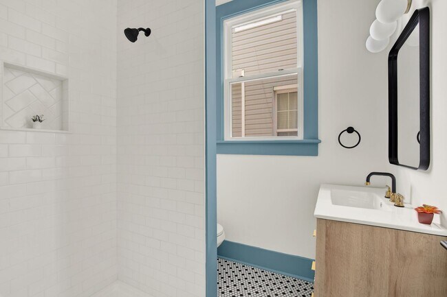 Building Photo - Eastside Beauty