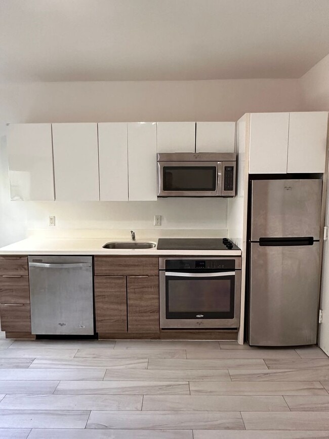 Building Photo - BRAND NEW 1BD APT IN THE HEART OF ART DECO