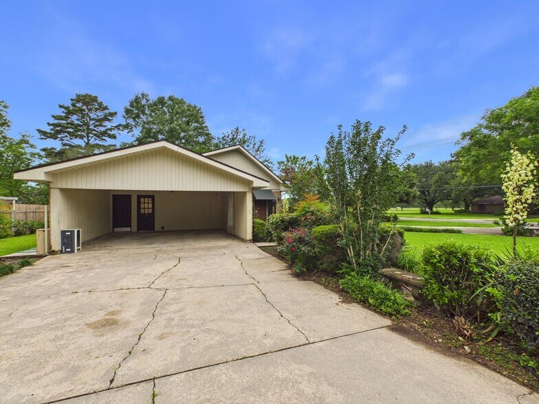 Building Photo - 100 Oak Coulee Dr