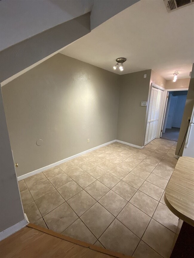 Building Photo - 1159 Ocala Rd