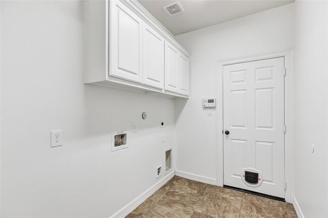 Building Photo - 630 Carriage View Ln