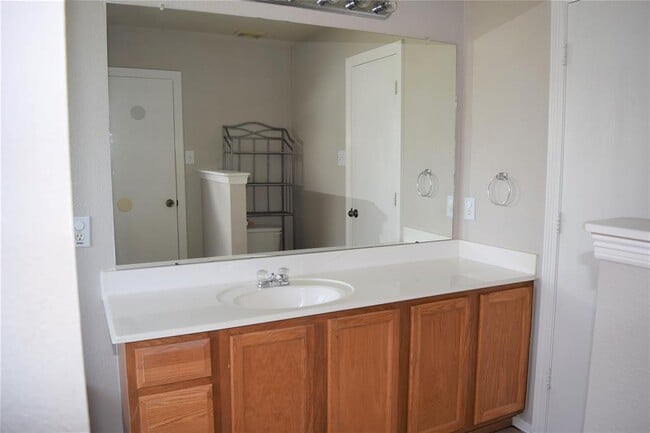 Building Photo - 230 Rolling Brook Dr