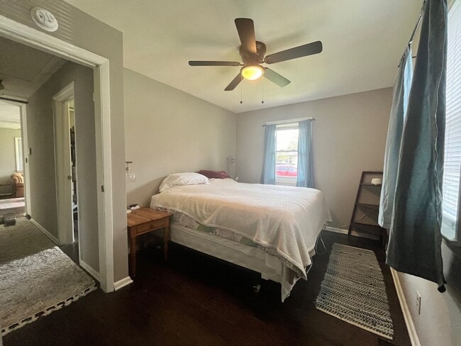 Building Photo - 3 Bedroom Home With A Large Fully-Fenced Yard