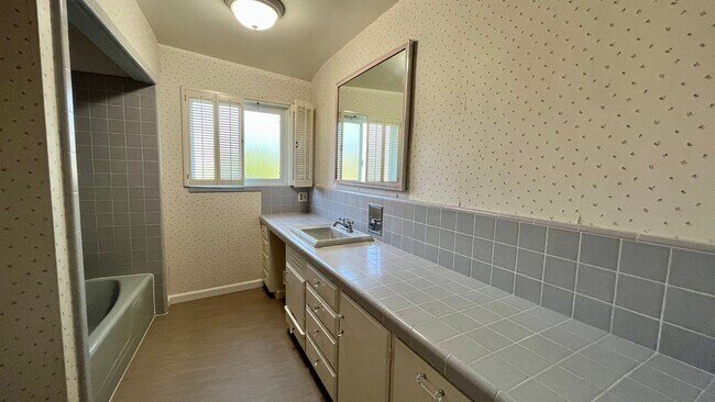 Building Photo - "The Rock" - 6 Bedroom House by Cal Poly