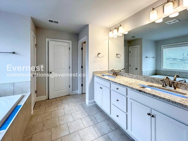 Building Photo - PROMO: Get $1000 OFF the first month’s rent when you sign the lease today! / 4 Bed/3.5 Bath Home ...